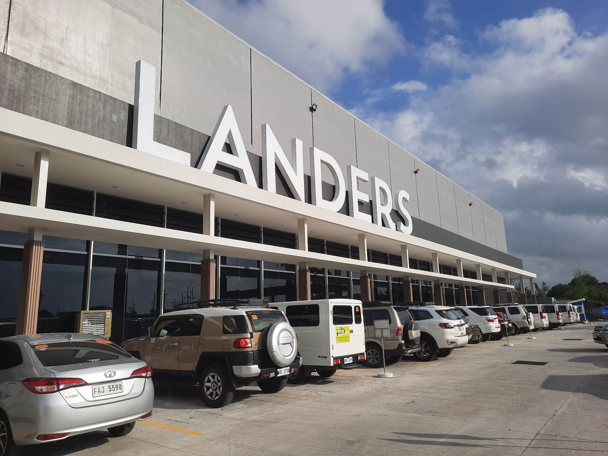 The Biggest Landers Superstore in the Philippines Opens in Bacolod City ...