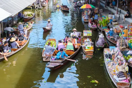 Damnoen Saduak Floating Market